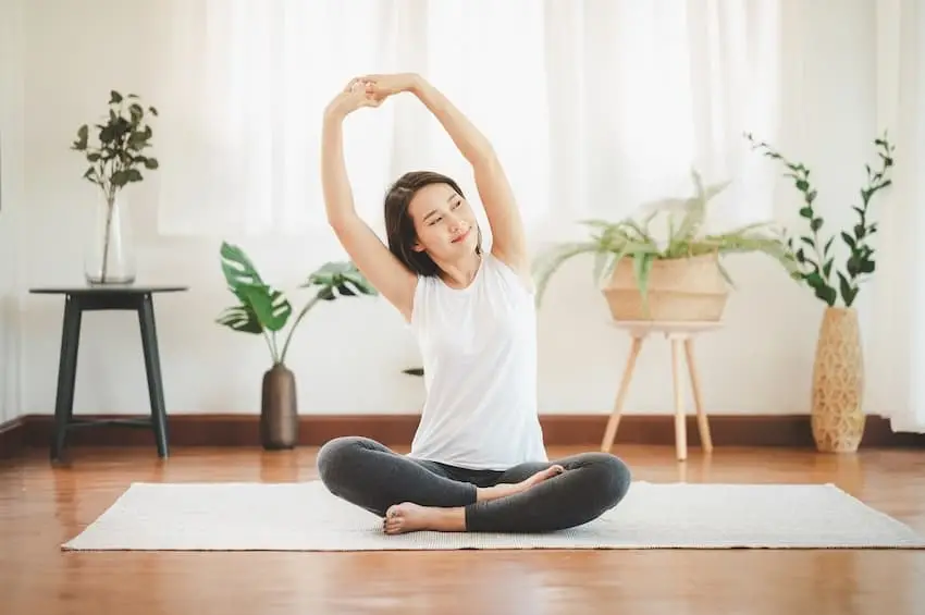 Hobbys in der Wohnung - Ideen und Tipps zu Equipment und Einrichtung 3 der Dauerbrenner unter den Hobbys für drinnen: Yoga
