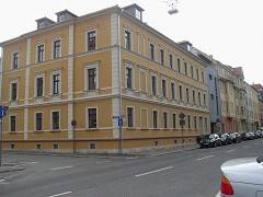 image-66938077