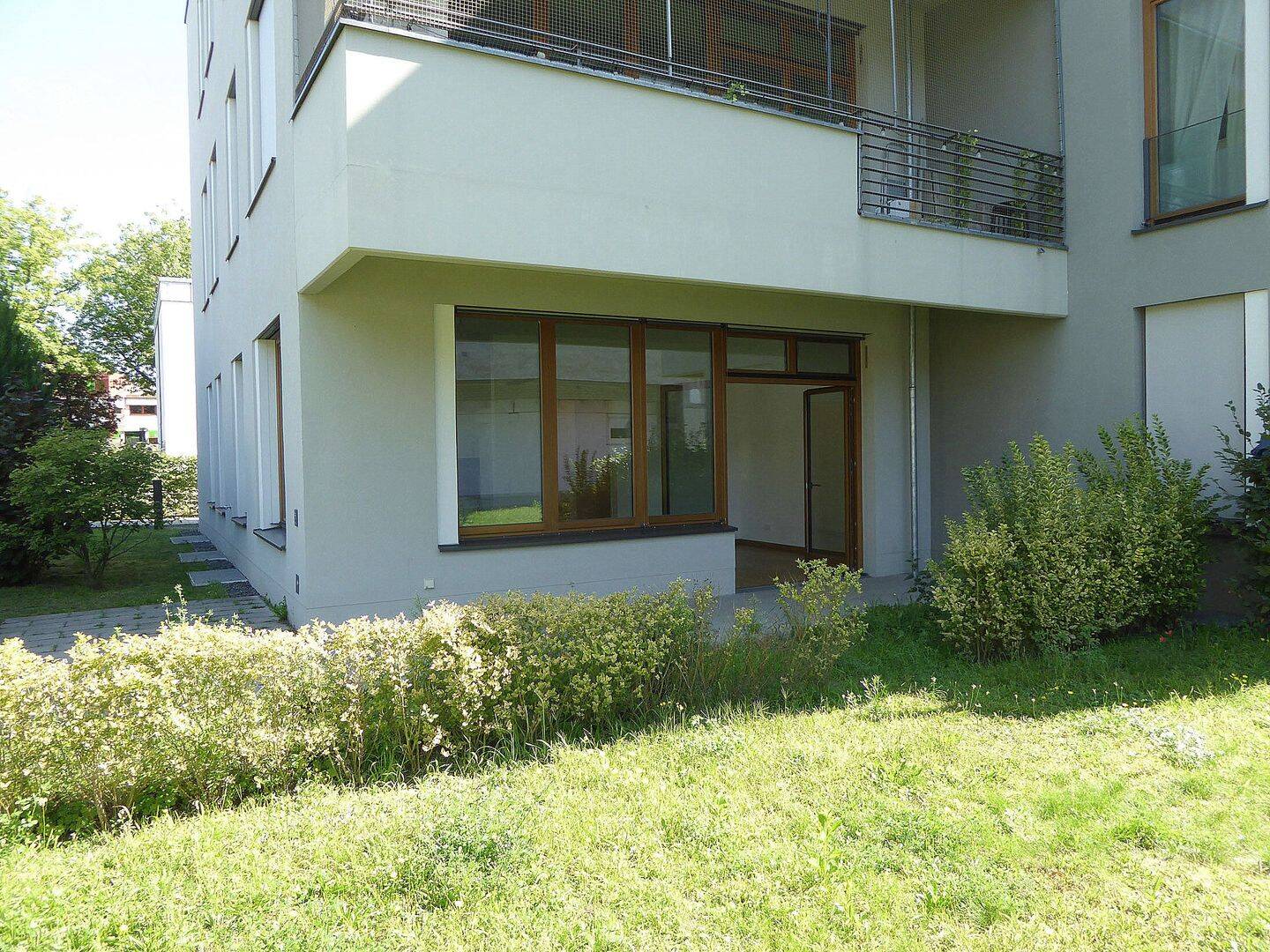 image-67280492