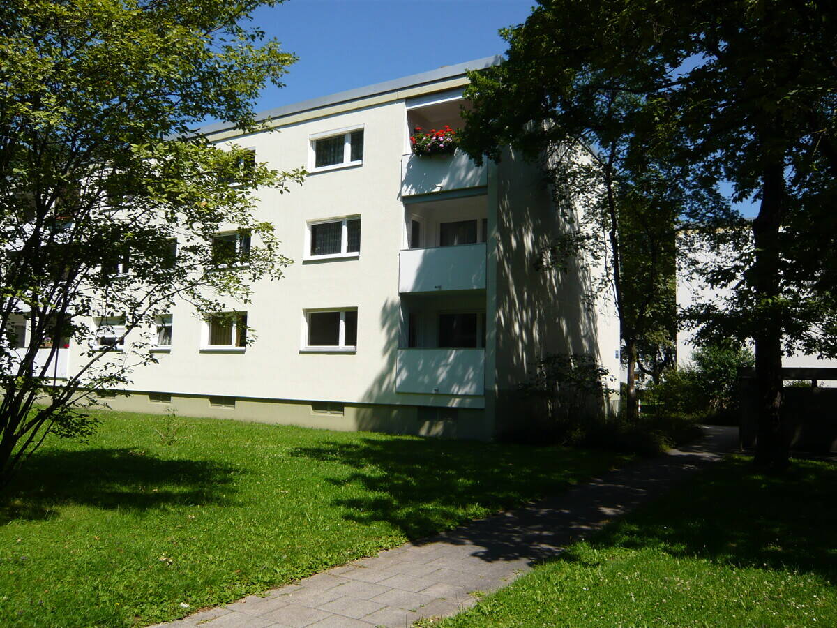 image-67943335