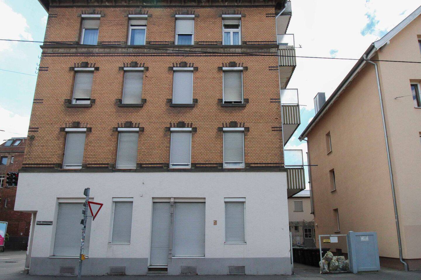 image-68012394