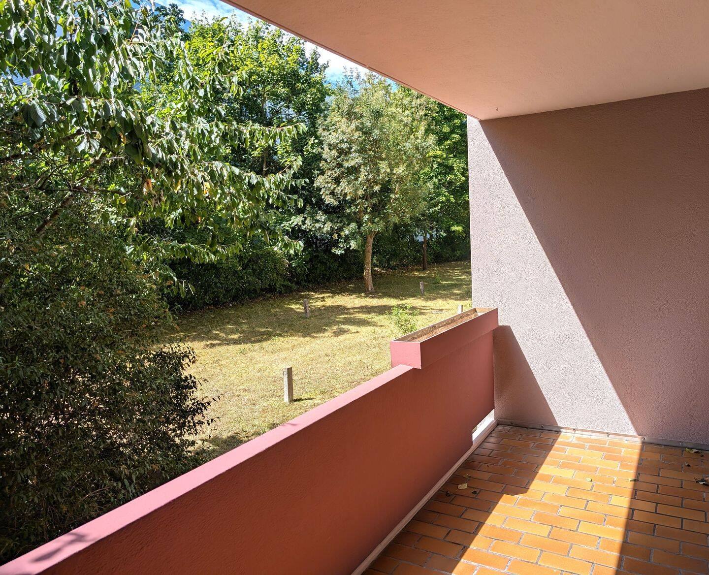 image-68077836