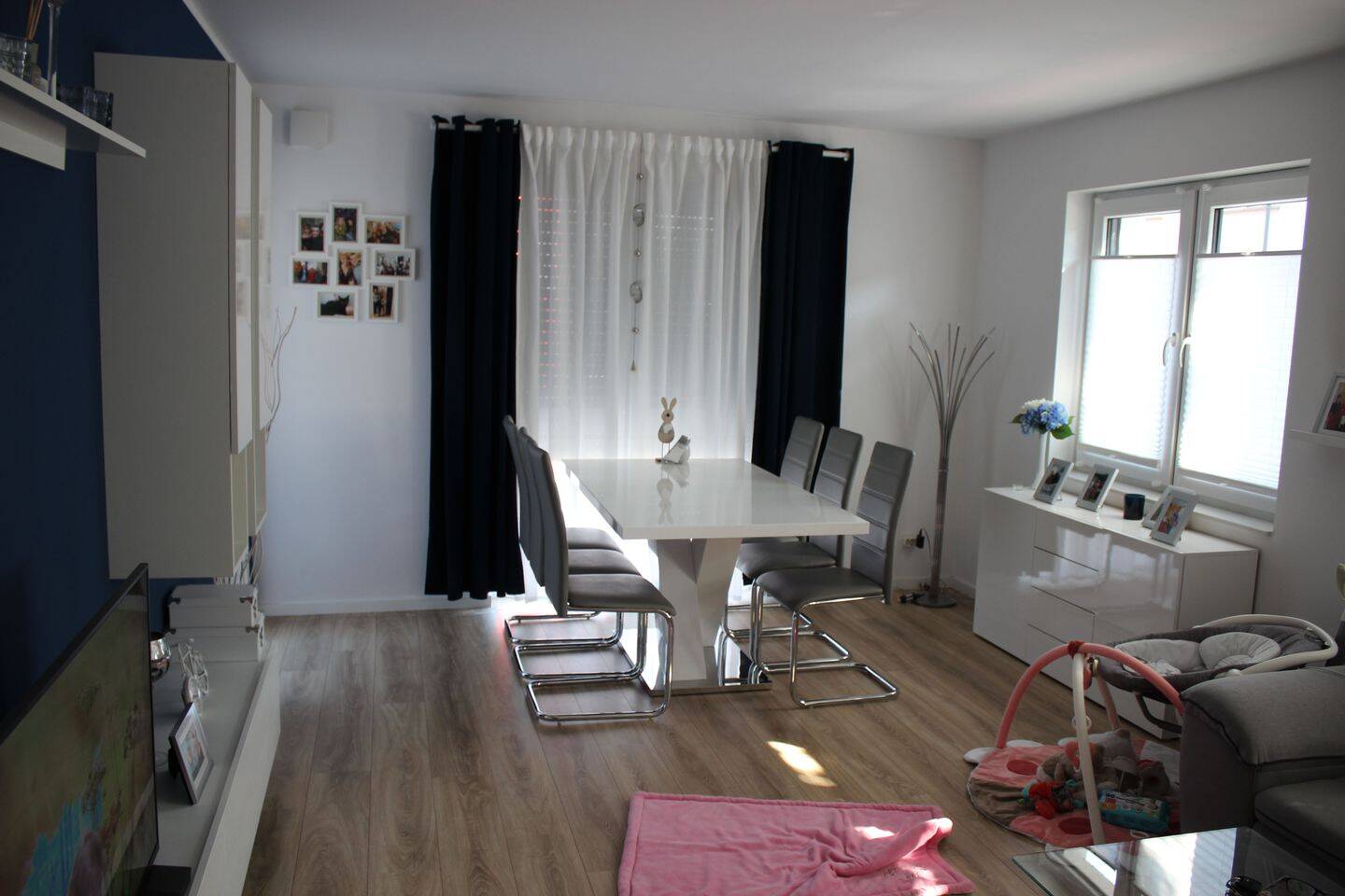 image-68102262