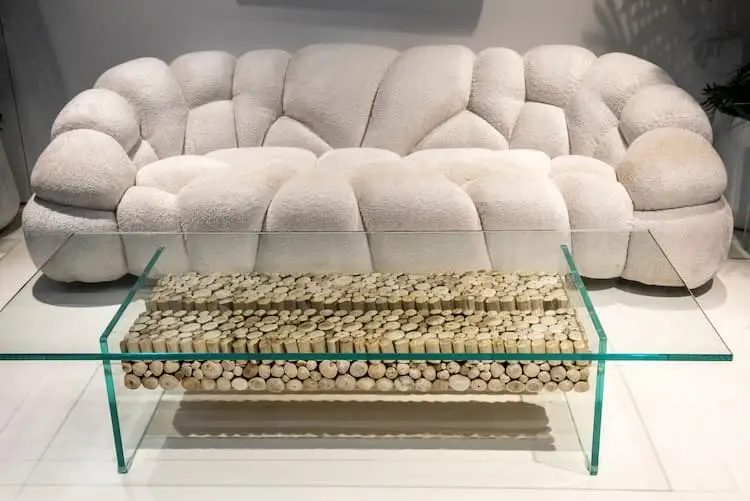 5 Wohntrends rund um Deine Wohnung 4 5 Wohntrends rund um Deine Wohnung Bild zeigt Sofa von FashionInterios aus weißem Polsterstoff, das scheinbar aus großen runden Kissen zusammengesetzt ist