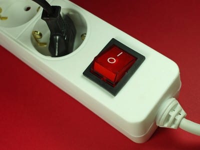 Strom sparen - Elektrogeräte 1 Strom sparen Bild zeigt Steckerleiste mit Schalter
