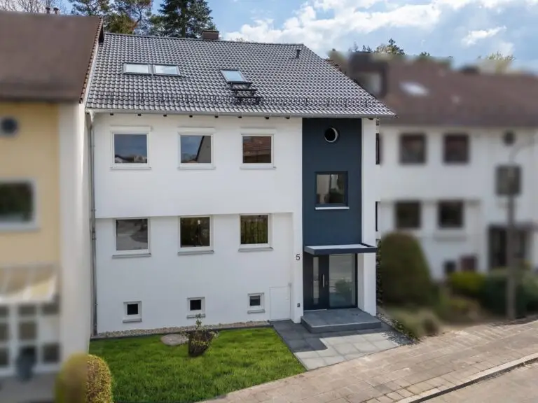neu ausgebaute DG-Wohnung in Nürnberg