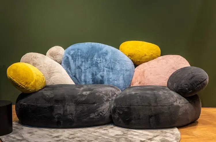 5 Wohntrends rund um Deine Wohnung 2 5 Wohntrends rund um Deine Wohnung Sofa von Befame, Sofa das aus großen und kleinen runden und verschieden großen Kissen besteht.