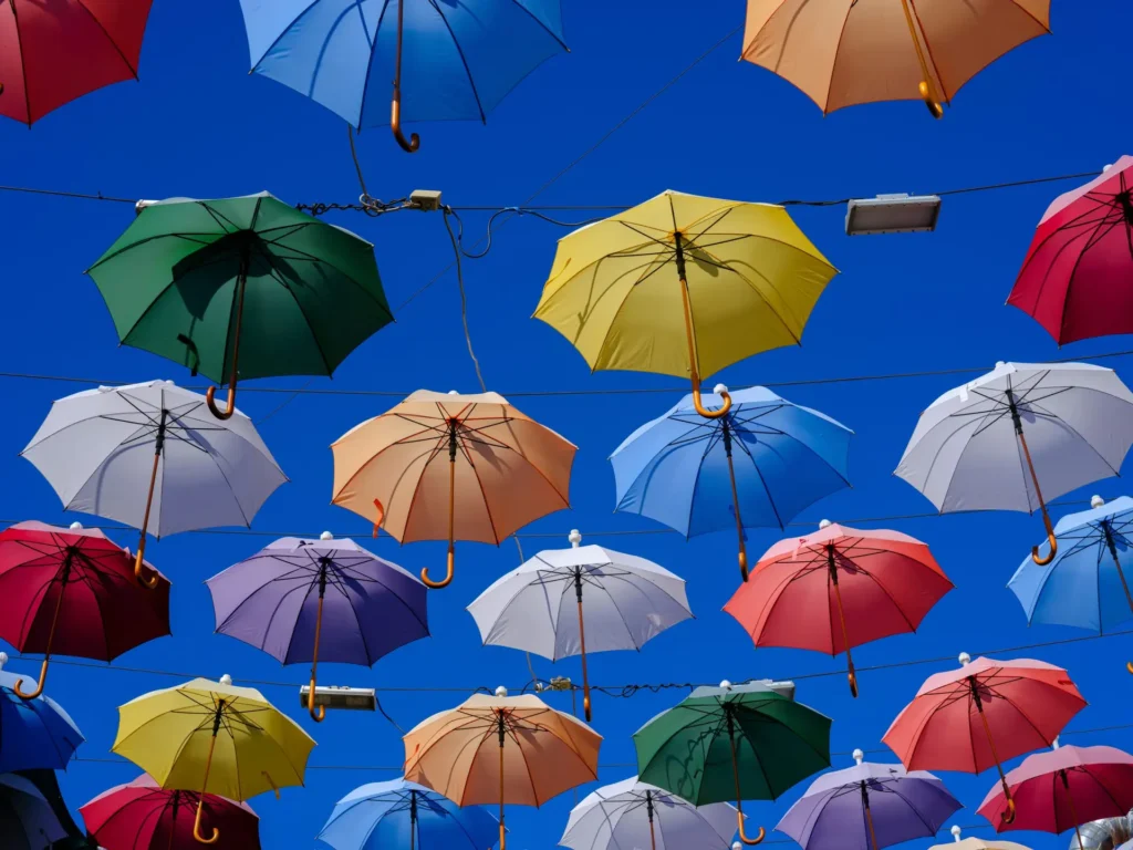 Schatten wird zum Wohnwert: Was Mieter und Eigentümer beim Sonnenschutz auf Balkon, Terrasse und im Garten beachten müssen 8