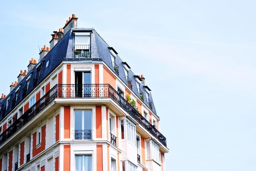 Wie Vermieter den Mietpreis richtig berechnen 2 wie Vermieter den Mietpreis richtig berechnen: Bild zeigt elegantes Mietshaus.