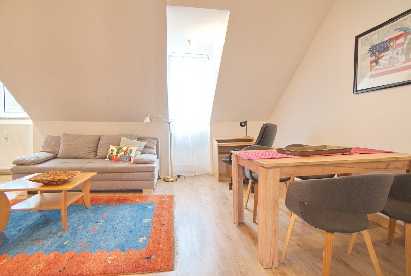Ruhe im Dachgeschoss, zentral gelegen – Sybelstraße 65, 45145 Essen – Vorschaubild 2