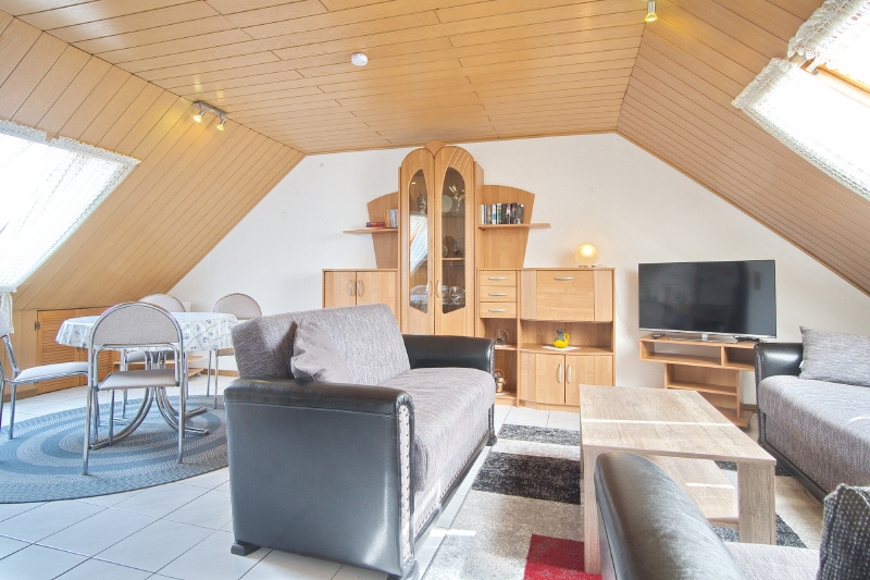 Gemütliche Dachwohnung mit KFZ-Stellplatz in Ruhezone