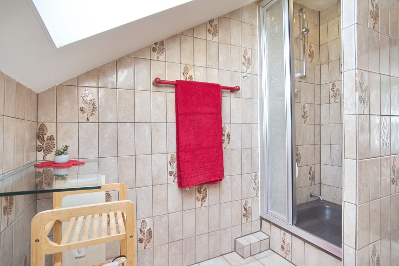 Cozy attic apartment with balcony in quiet area – Am Gysenberg 6, 44805 Bochum – Vorschaubild 6