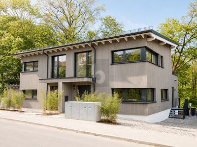 Moderne Doppelhaushälfte mit Terrassen und Grünblick, 82319 Starnberg