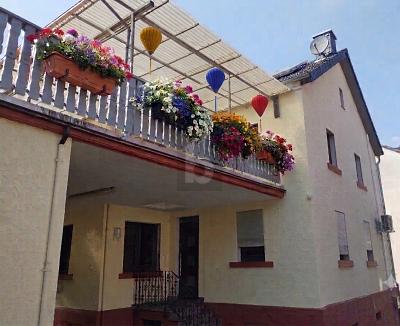 Familienfreundliches Einfamilienhaus mit Doppelterrasse, 63825 Schöllkrippen