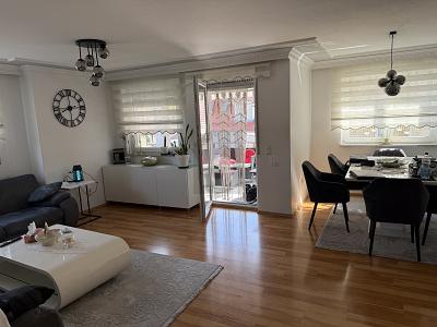 Familienparadies in Stuttgart – Helle 4-Zimmer-Wohnung, 70435 Stuttgart (Stammheim Zuffenhausen)
