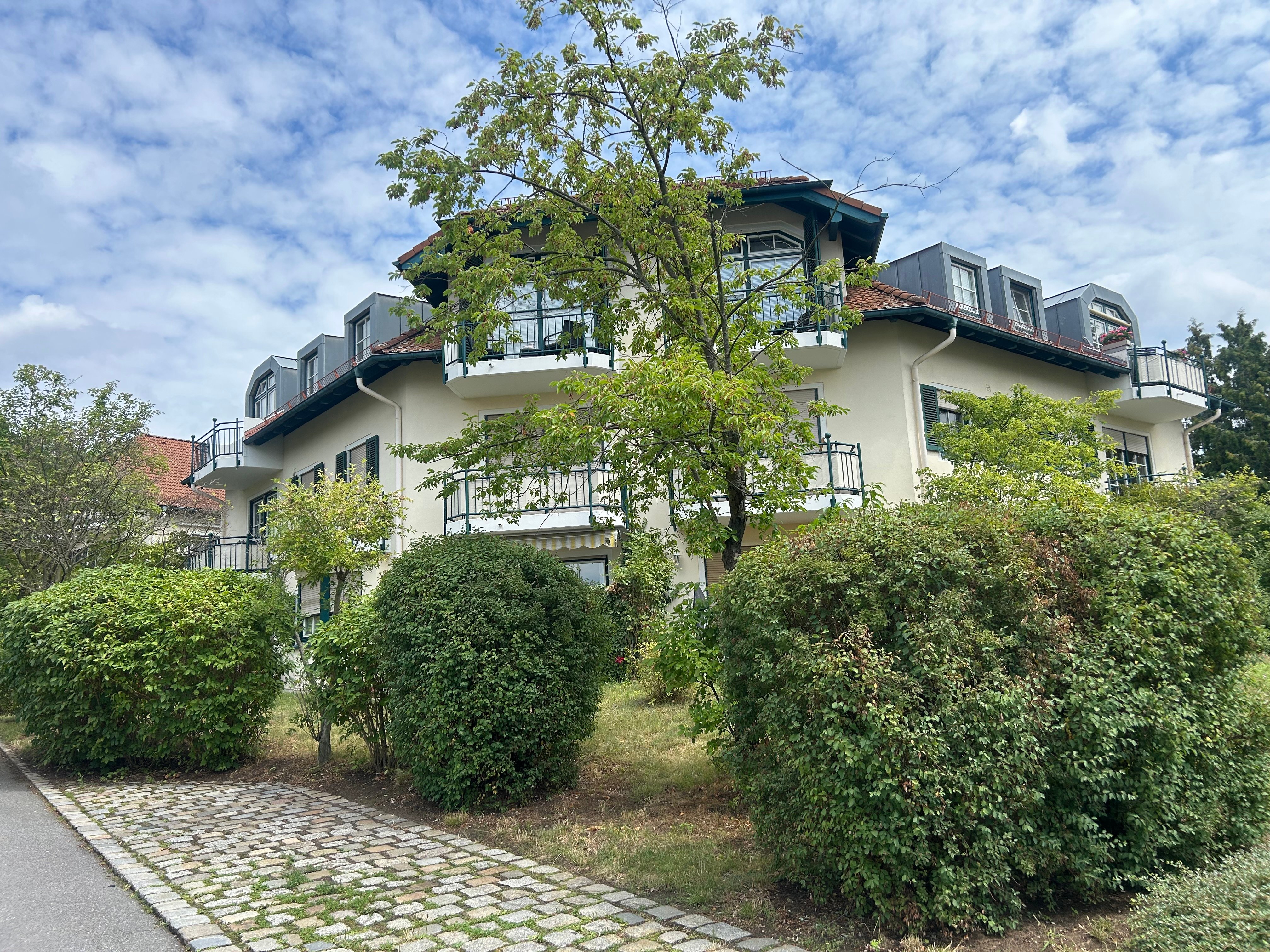 Charmante 2-Zimmer-Wohnung in Radebeul, 1445 Radebeul