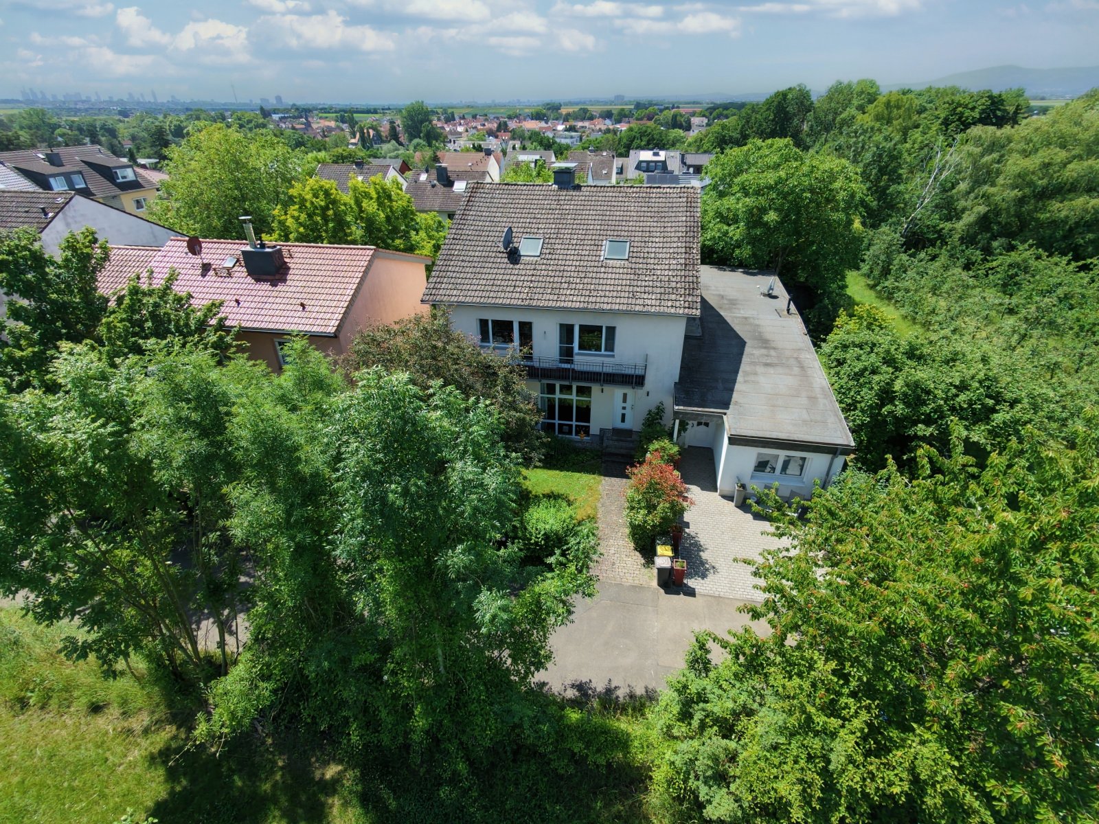 Großzügiges Einfamilienhaus in Frankfurt-Nieder-Erlenbach, 60437 Frankfurt am Main
