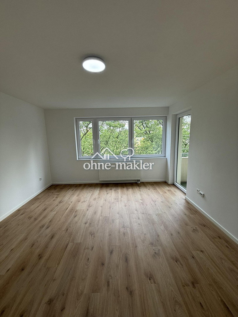 Neu gesanierte 2-Zimmer-Wohnung mit Balkon in Langwasser, 90471 Nürnberg (Dutzendteich Langwasser Neuselsbrunn Stadion Zollhaus)