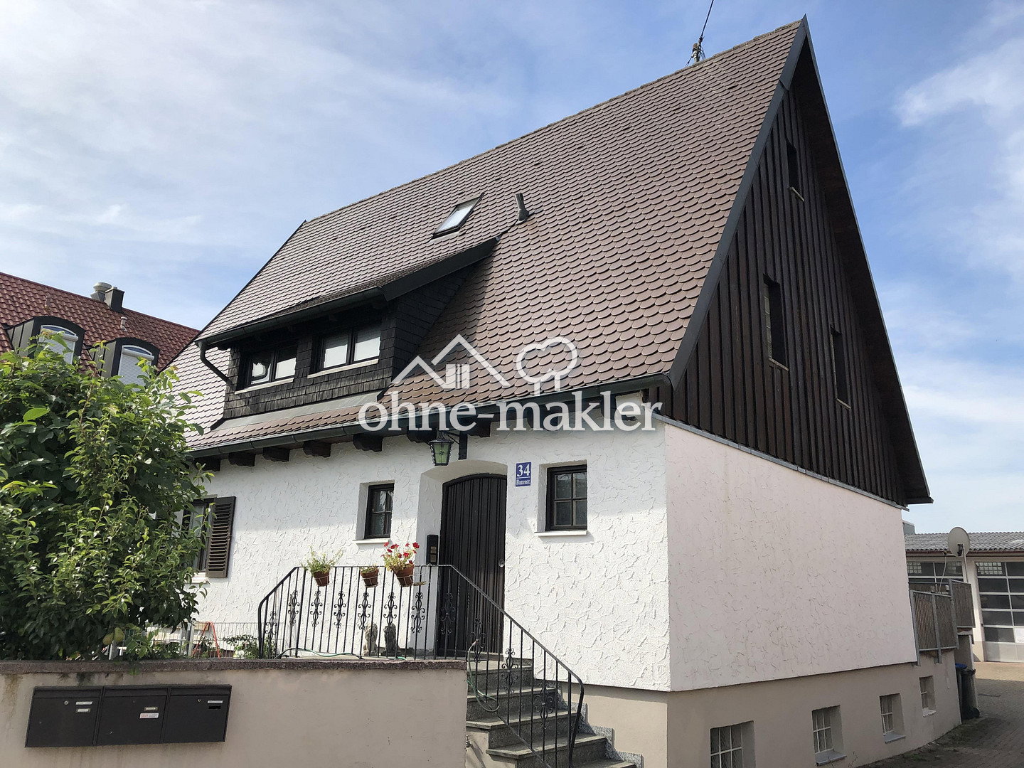 Geräumige Altbauwohnung mit Dachterrasse im Zentrum Karlsfelds, 85757 Karlsfeld