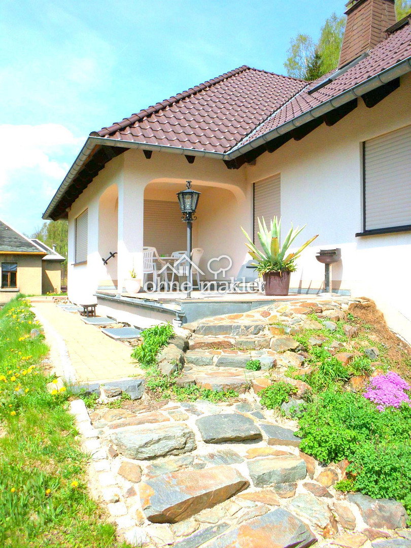 Zweifamilienhaus mit Fernblick – ein echtes Schnäppchen, 8248 Klingenthal