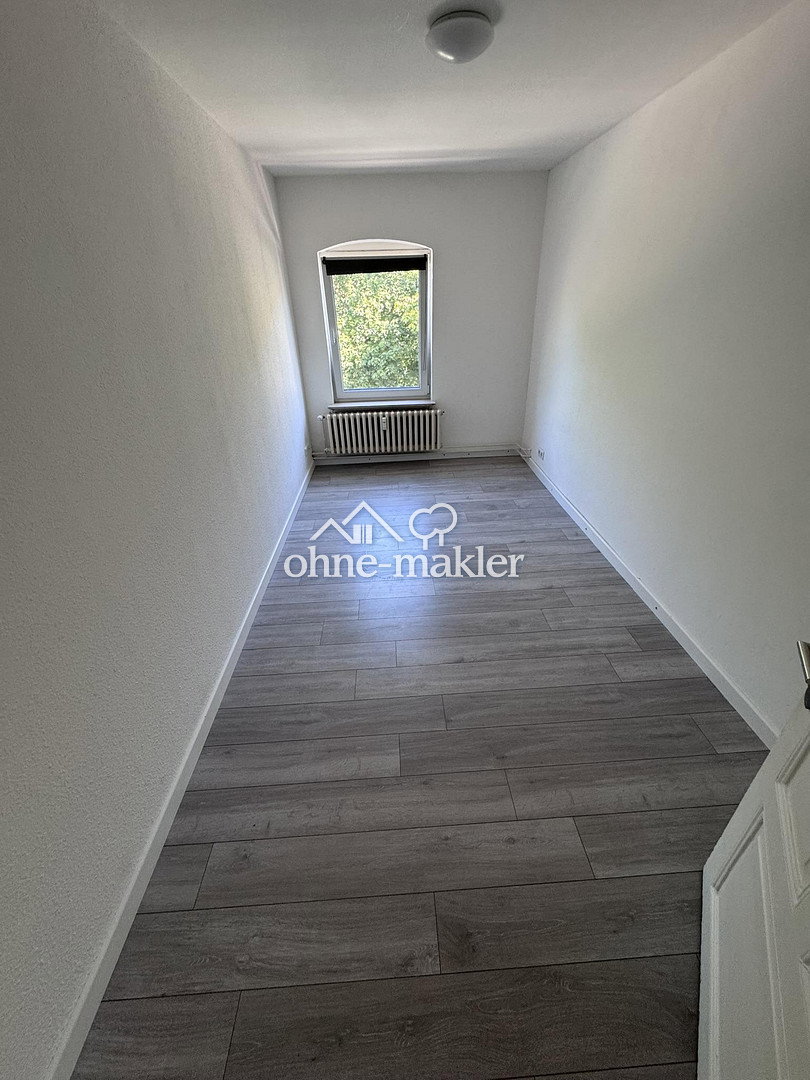 Zentrale Lage, Balkon & frisch renoviert