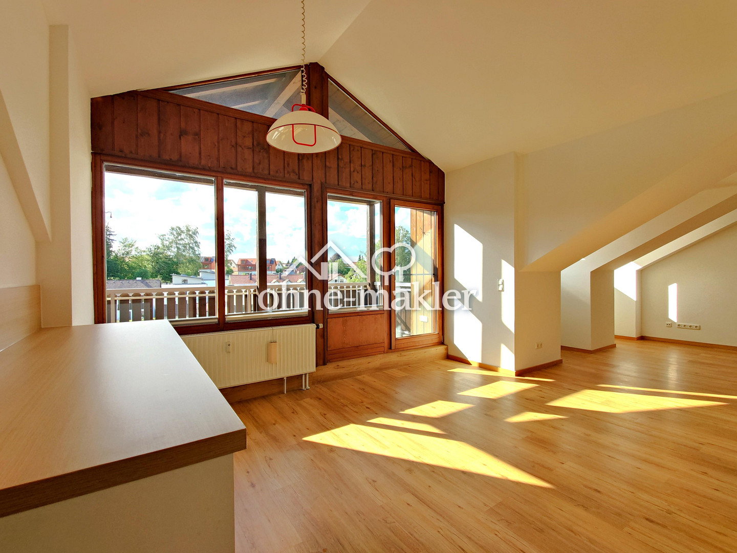 Dachgeschosswohnung mit Balkon & Top-Lage, 85567 Grafing b. München