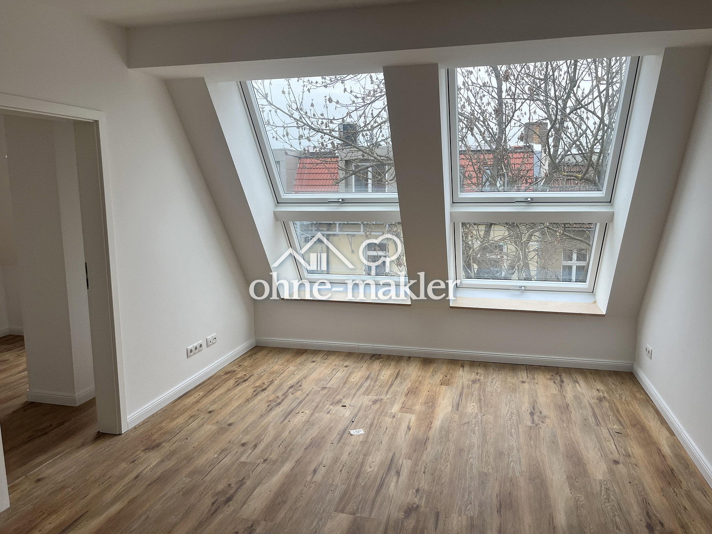 Helle Dachgeschosswohnung in grüner Lage, 13156 Berlin (Pankow Kleingartenanlage Alte Baumschule Niederschönhausen Rosenthal)