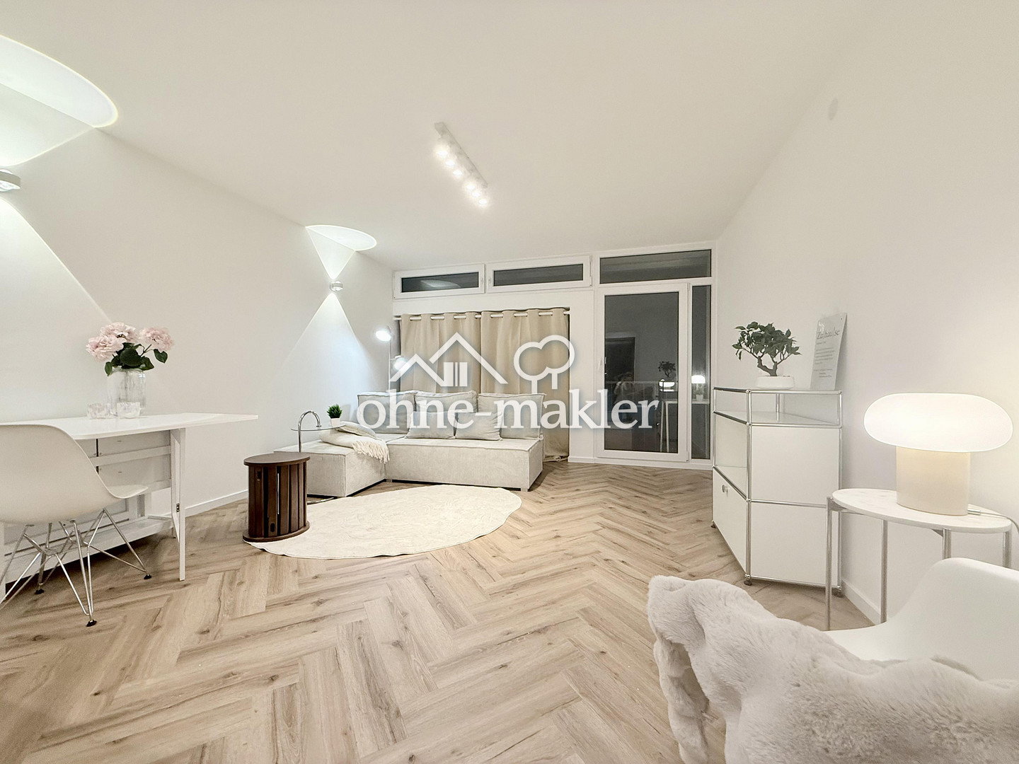 Hübsches, komplett saniertes App. mit Mini-Balkon, neu möbliert- frei ab sofort, 81539 München (Obergiesing Ramersdorf-Perlach Untergiesing-Harlaching)