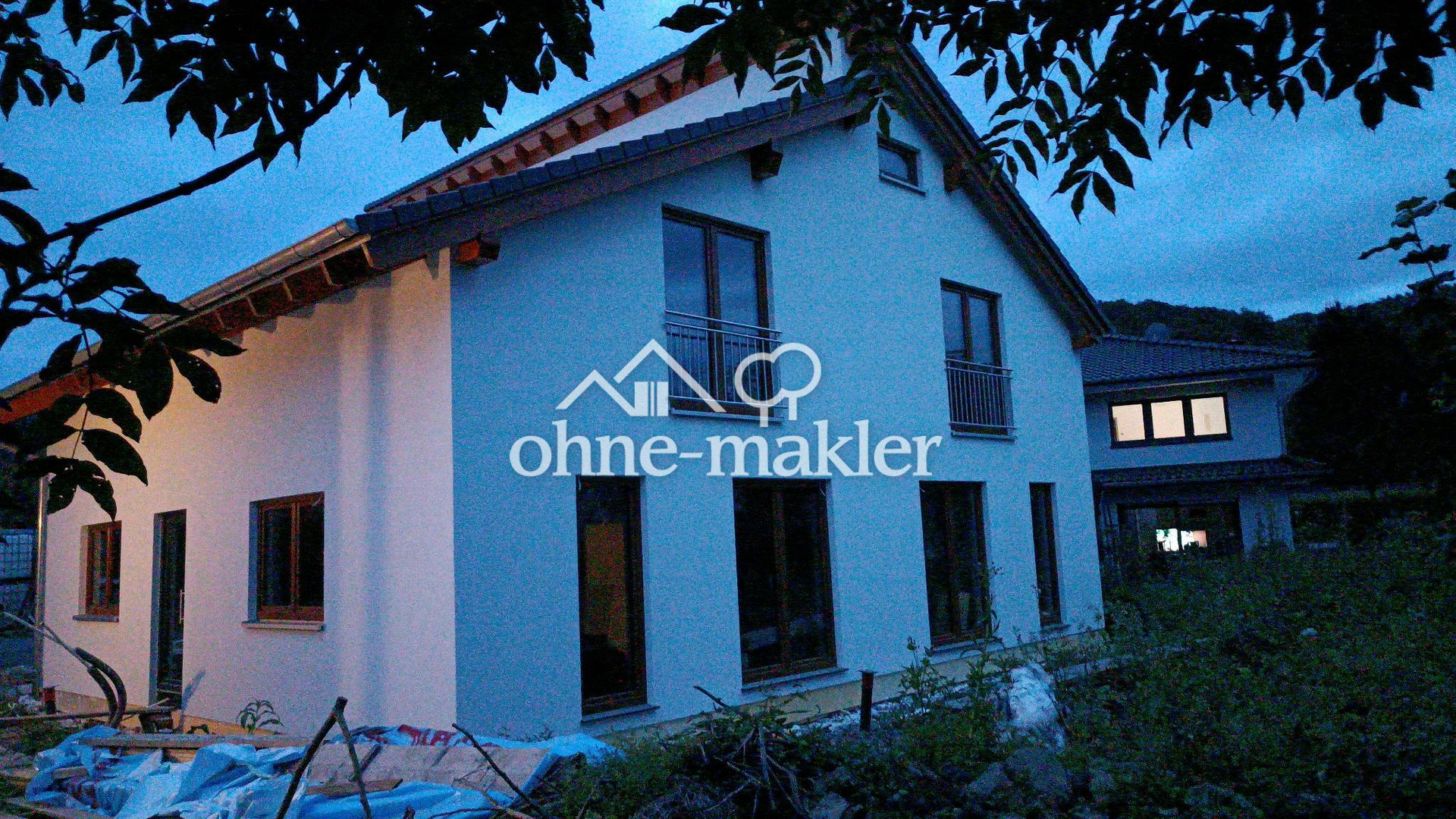 Ruhiger Innenhof, Galerie-Flair & Niedrigenergie, 53773 Hennef (Sieg)