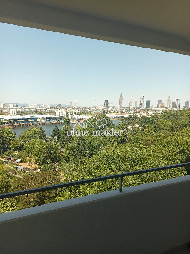 Frankfurter Sonne genießen – Balkon mit Ausblick, 60528 Frankfurt am Main (Niederrad Sachsenhausen Schwanheim)