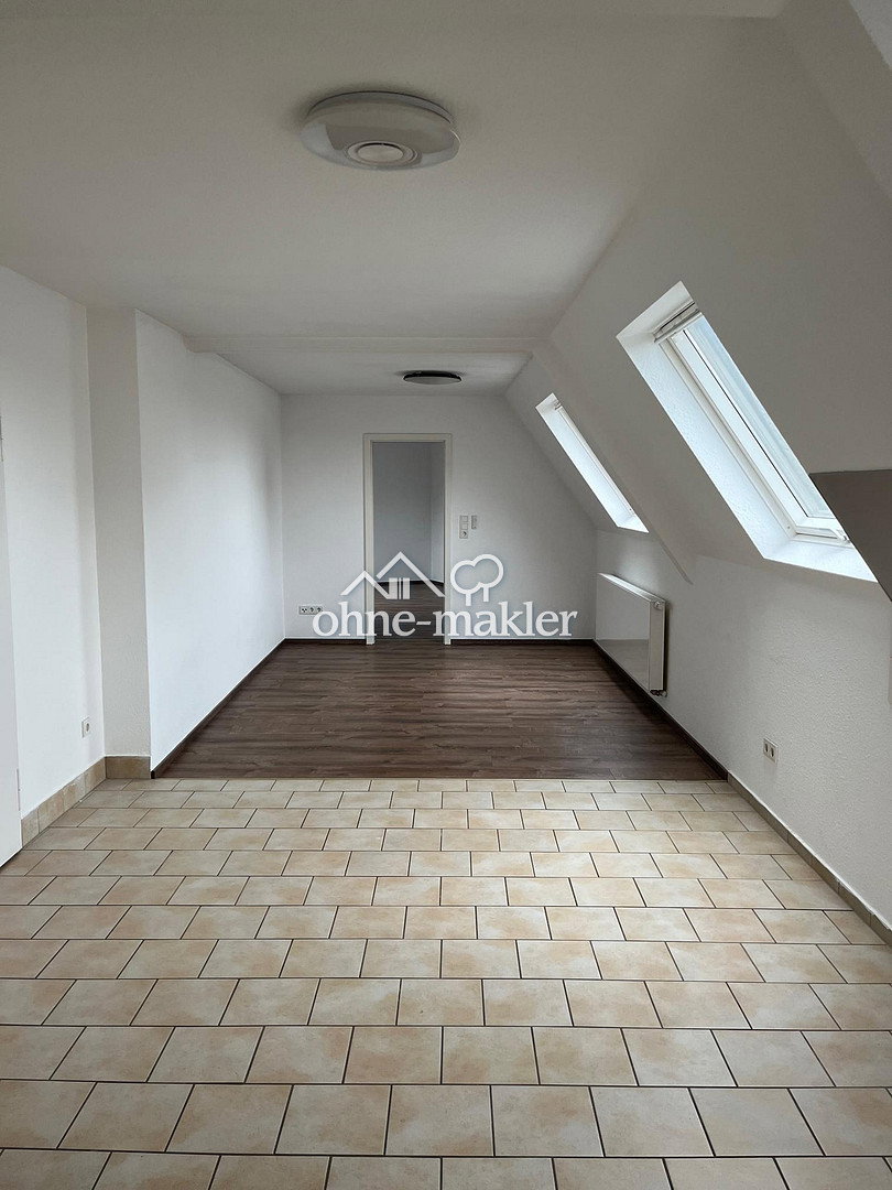 Dachgeschosswohnung mit Süd-Lage in Ludwigshafen, 67061 Ludwigshafen am Rhein (Mitte Süd)