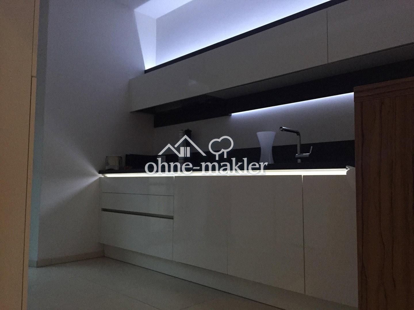 Luxus-Altbauwohnung in Augsburg – Design & Balkon, 86152 Augsburg (Innenstadt)