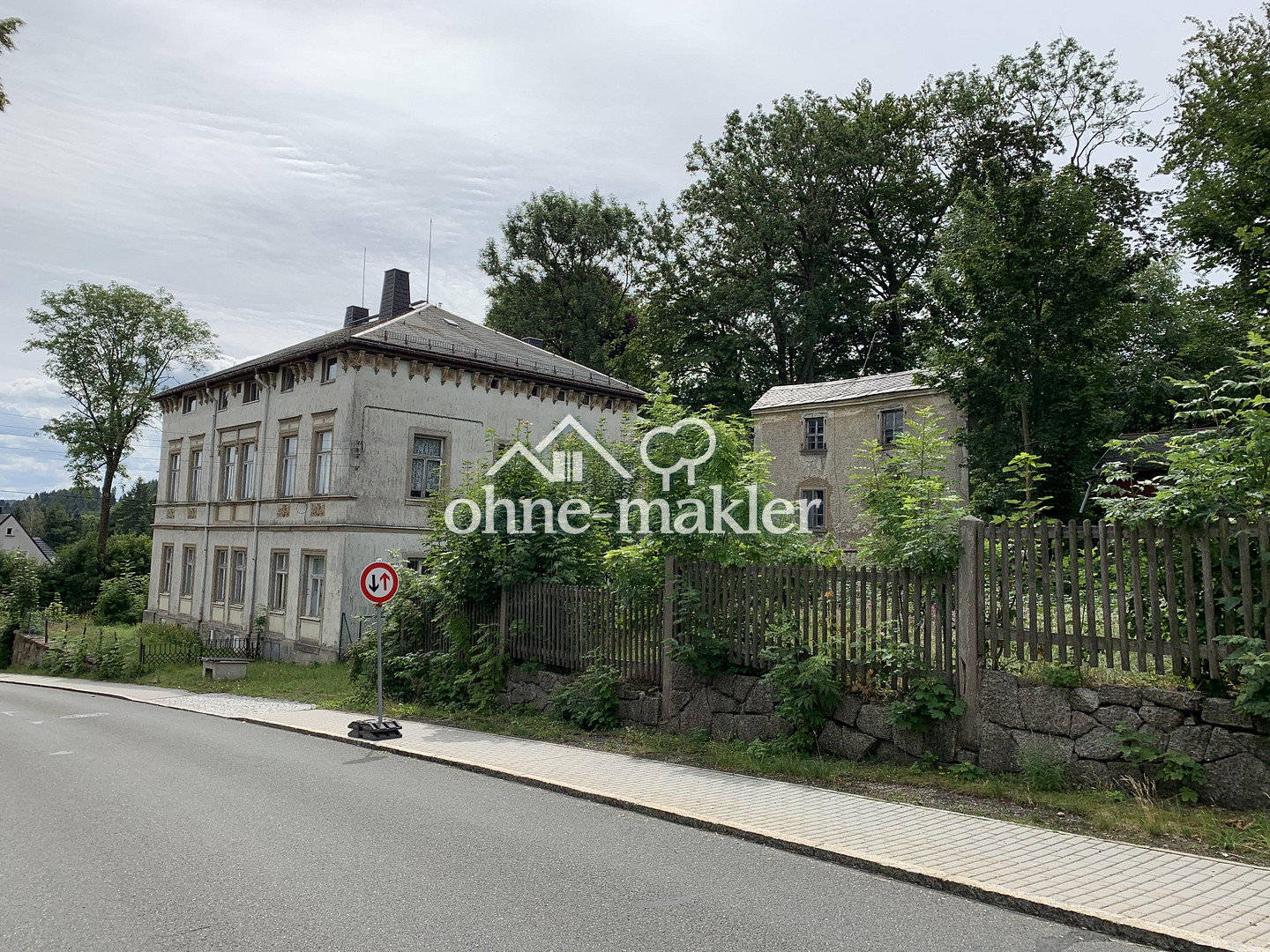 Historische Villa in ruhiger Lage, 8304 Schönheide
