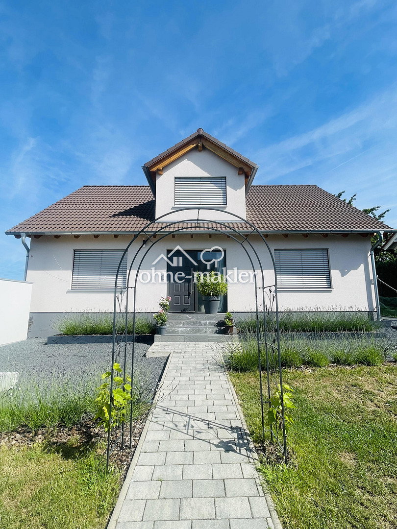 Neubau mit Weitblick & 3 Garagen – Ihr neues Zuhause, 74749 Rosenberg