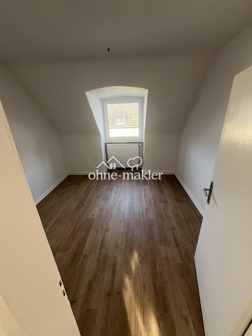 Charmantes Dachgeschoss in Gelsenkirchen-Bulmke, 45888 Gelsenkirchen (Bulmke-Hüllen)