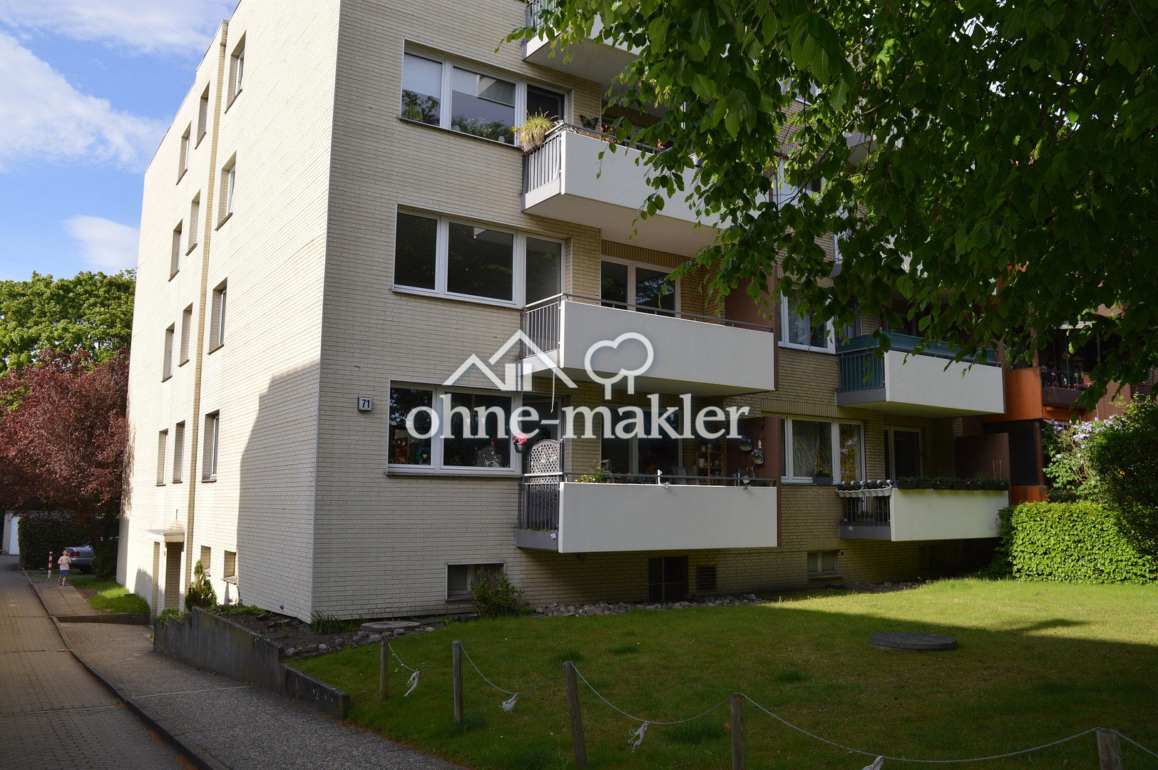 Helle 2,5-Zimmer Wohnung mit Balkon in Wedel, 22880 Wedel