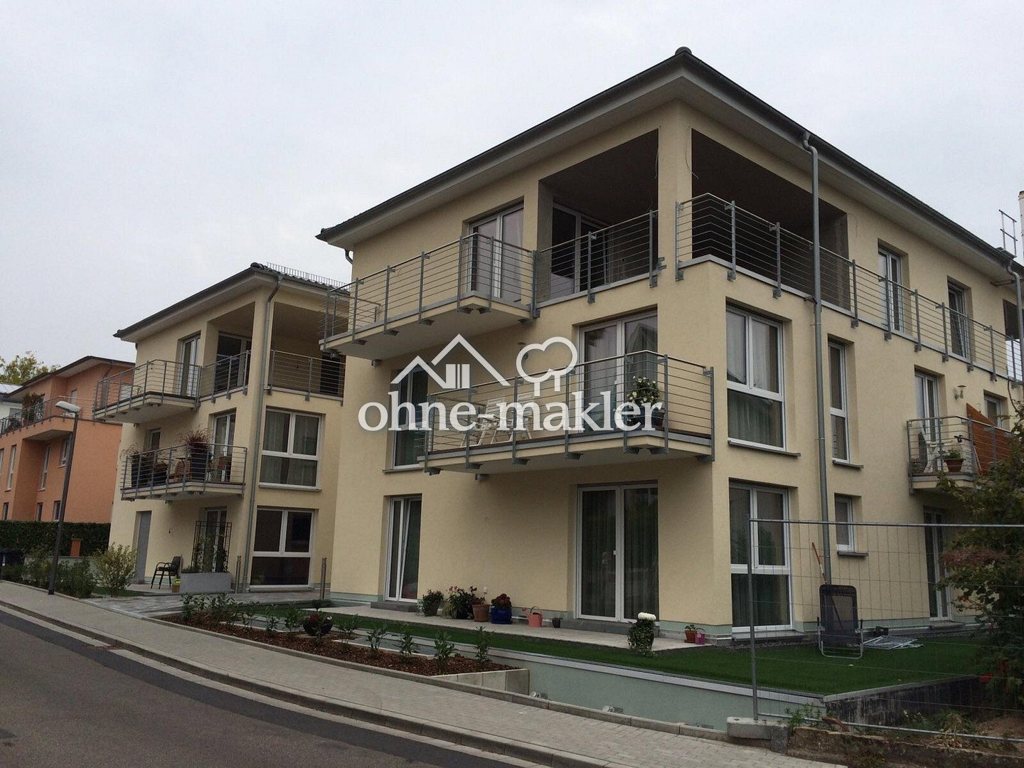 Terrasse zum Verlieben in Wiesbaden-Dotzheim, 65199 Wiesbaden (Biebrich Dotzheim Frauenstein Wiesbaden)