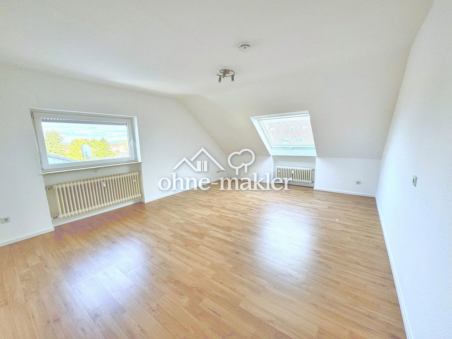 Dachgeschosswohnung mit Balkon & Weitblick, 61206 Wöllstadt (Ober-Wöllstadt)