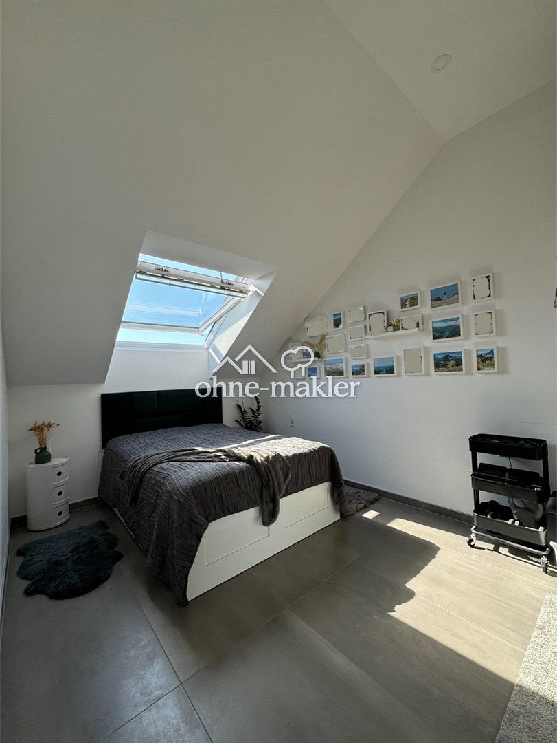 Lichtdurchflutete Dachgeschosswohnung im Neubaugebiet, 70439 Stuttgart (Neuwirtshaus Stammheim Zuffenhausen)