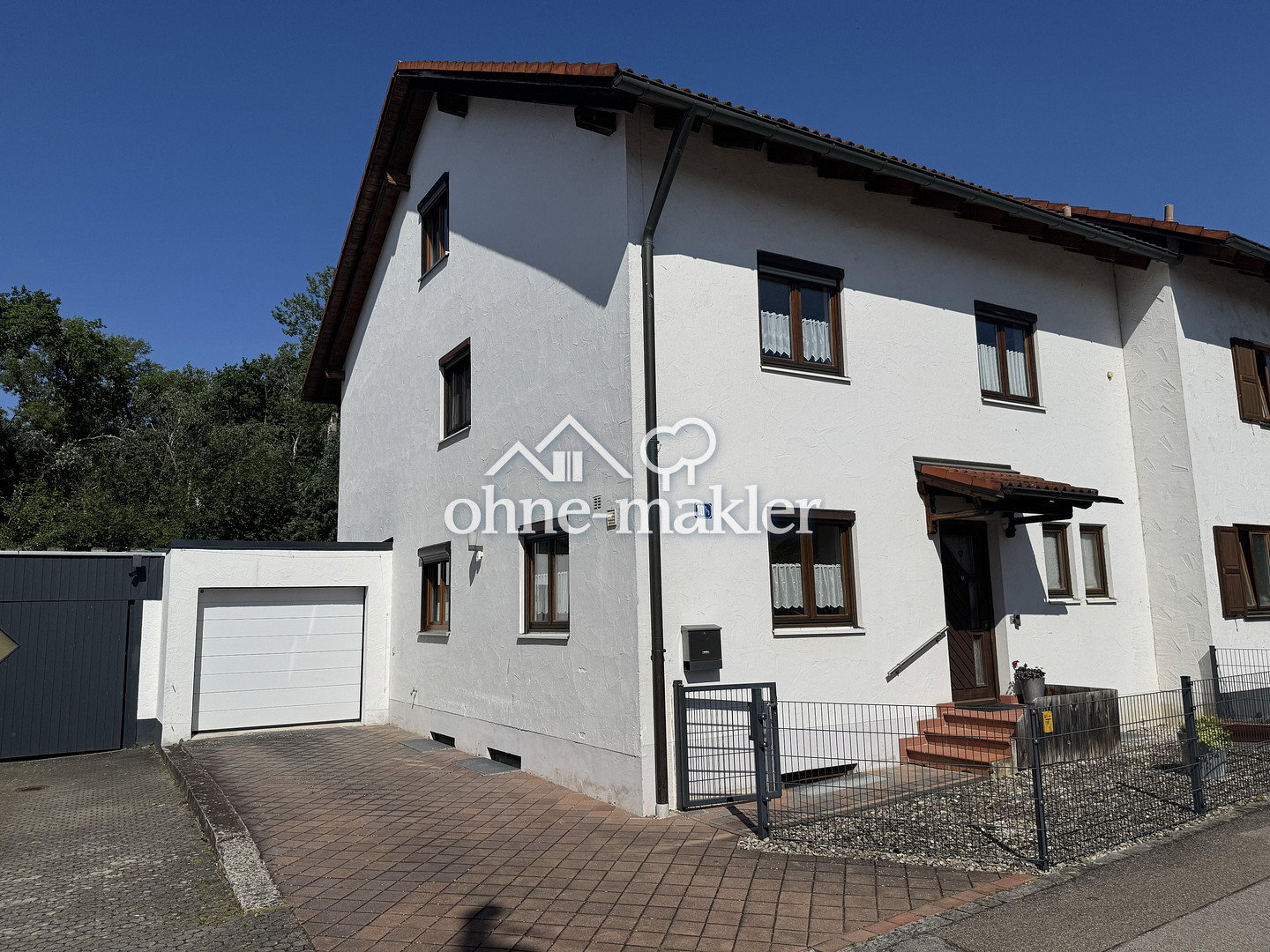 Traumhafte Doppelhaushälfte mit Grünblick, 85077 Manching (Oberstimm)
