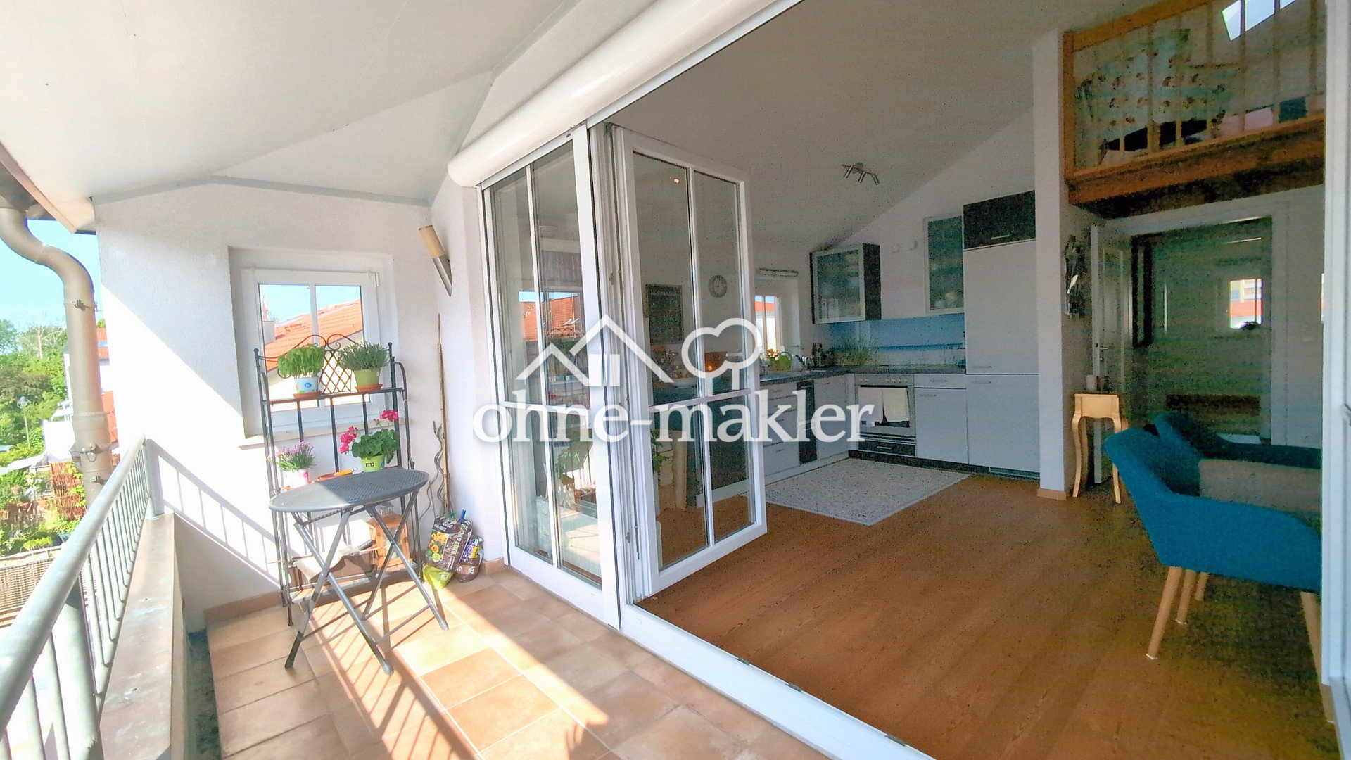 Sonnige Dachgeschosswohnung mit Süd-Loggia in Ebersberg, 85560 Ebersberg