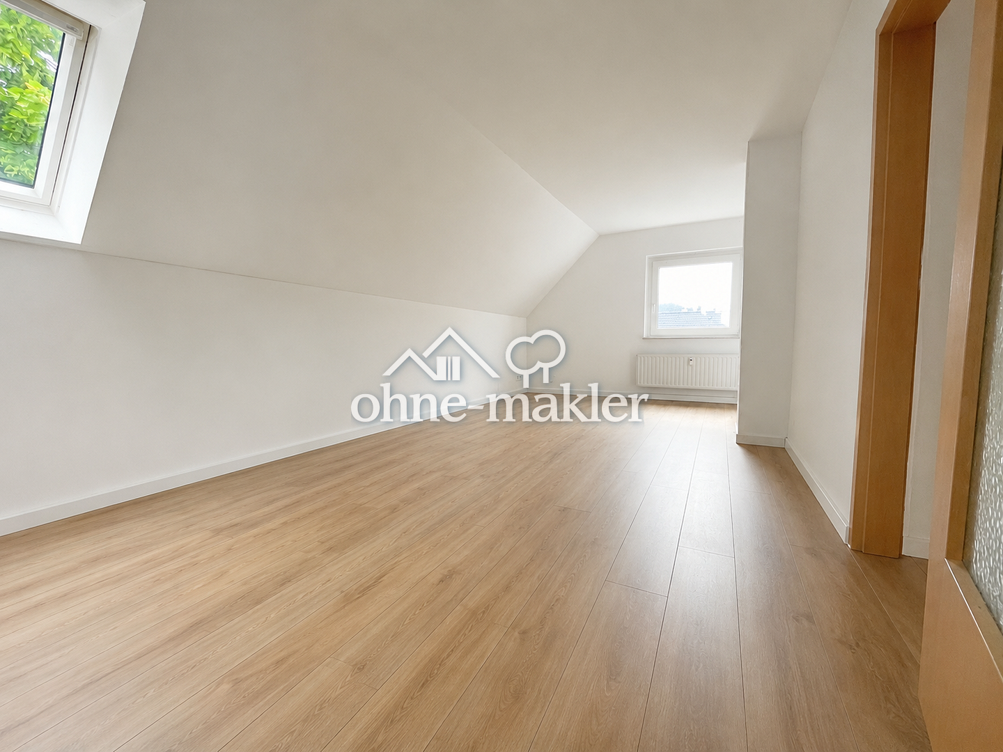Frisch renoviert - heller Dachwohnung mit großer Wohnfläche, 44581 Castrop-Rauxel
