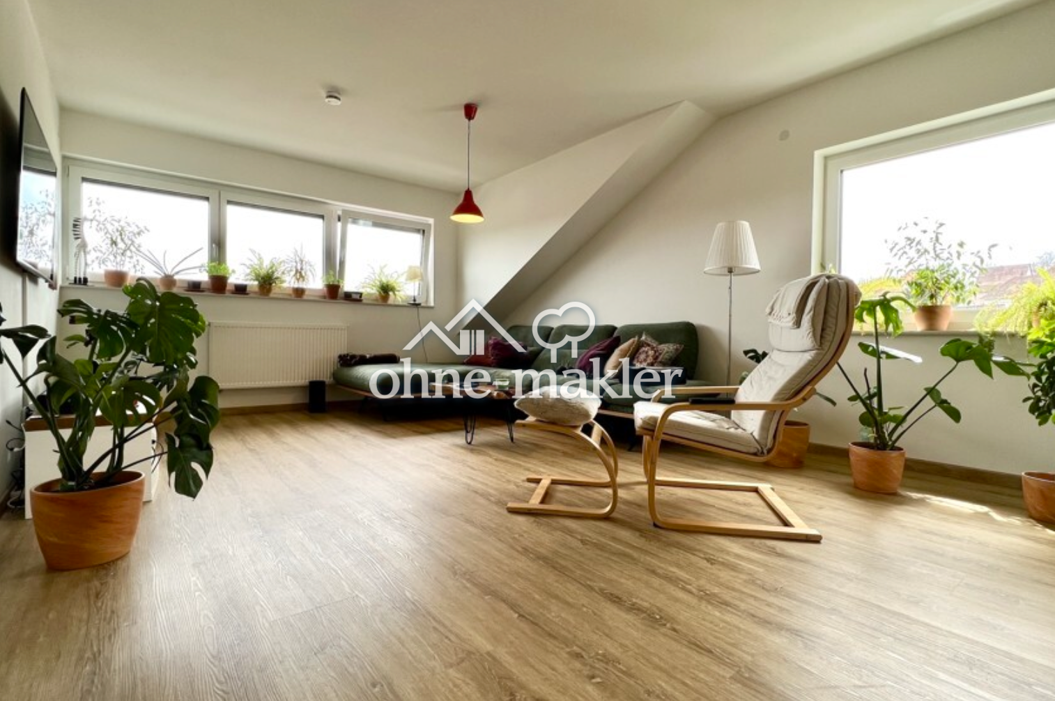 Helle 3,5-Zimmer-DG-Wohnung mit E-Auto-Lader in Bingen, 72511 Bingen