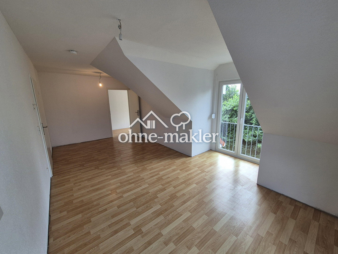 Renovierte 2-Zimmer-Wohnung mit Balkon in Bernau, 16321 Bernau bei Berlin