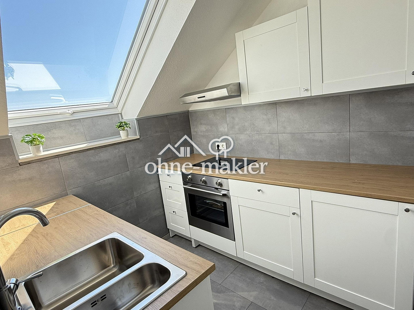 Frisch sanierte DG-Wohnung mit Einbauküche, 42107 Wuppertal (Elberfeld)