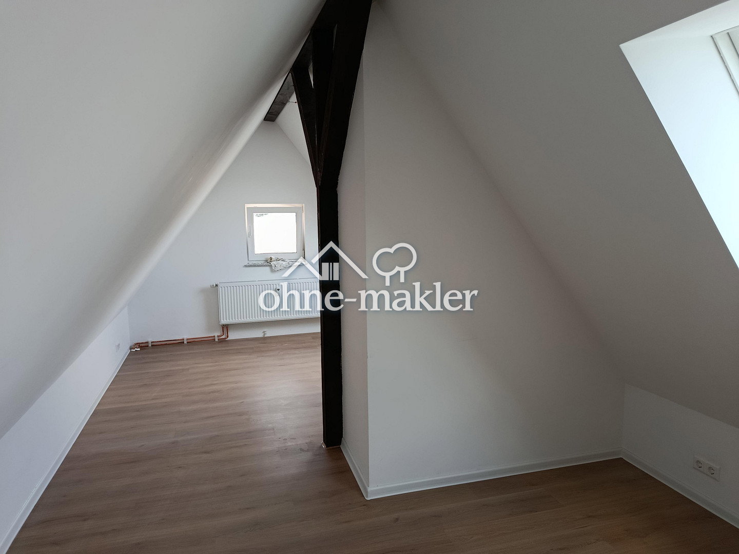 Komplett renoviert, heller DG-Maisonette mit Balkon, 71088 Holzgerlingen