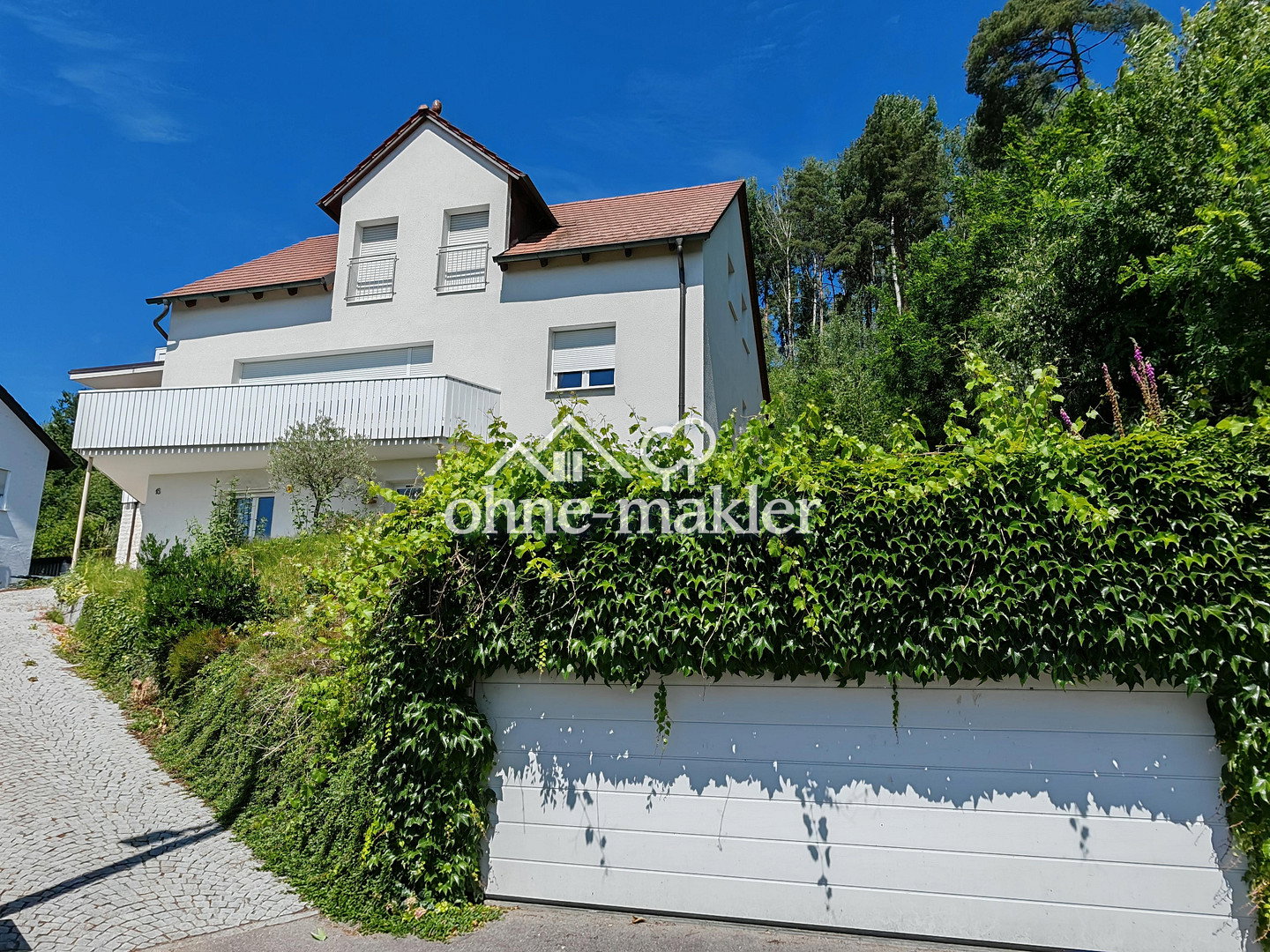 Großzügige 3-Zimmer-Wohnung mit Balkonblick, 92421 Schwandorf