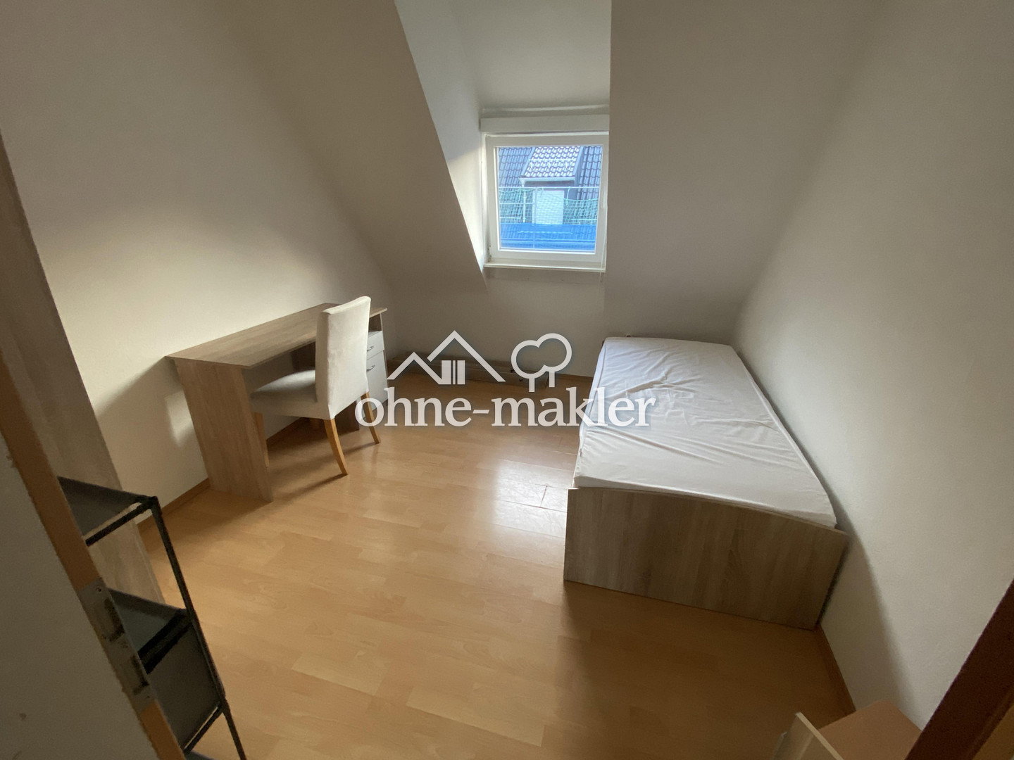 Möbliertes WG-Zimmer ab sofort frei, 70188 Stuttgart (Mitte Ost)