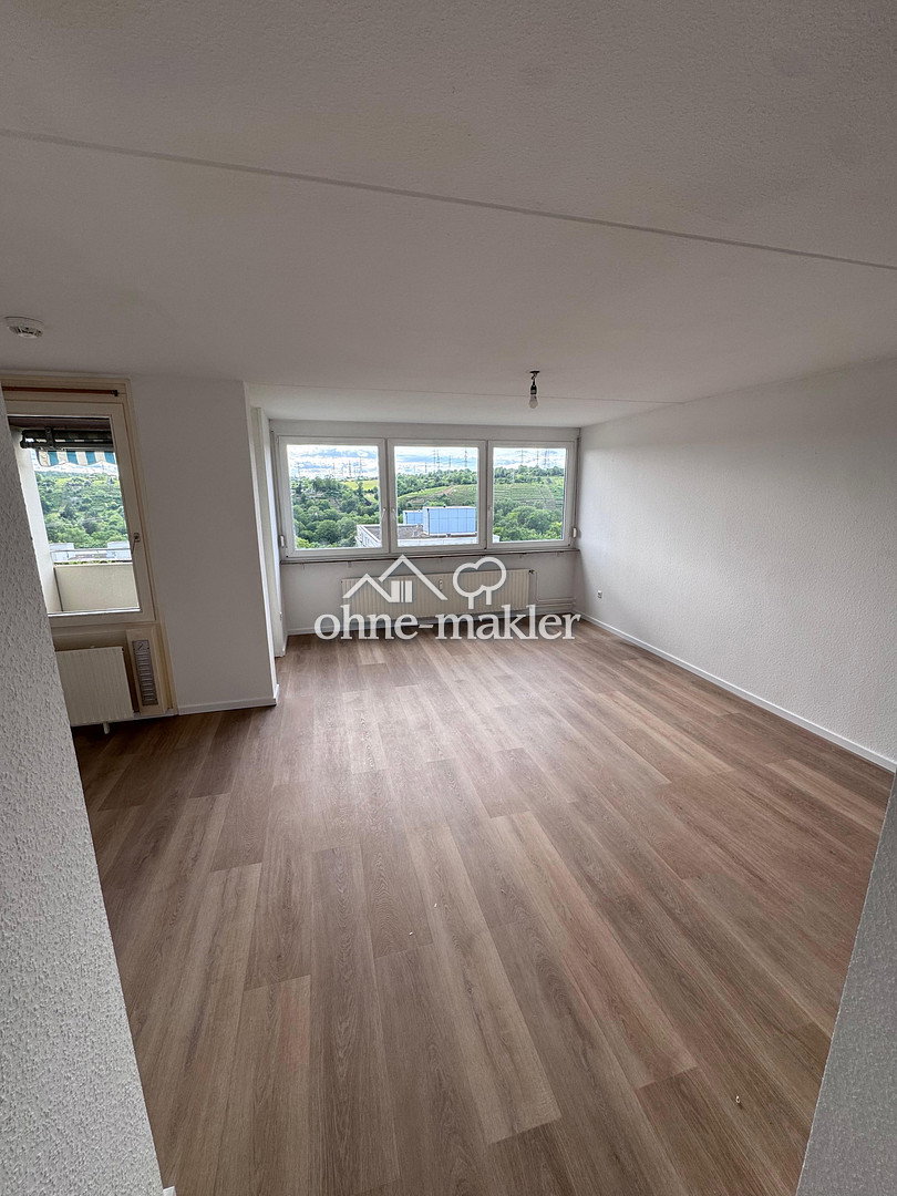 Frisch renoviert - Südwestbalkon mit Weinbergsblick, 71642 Ludwigsburg