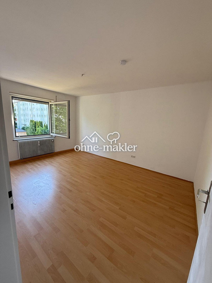 Frisch saniert - ab August verfügbar in Haunstetten, 86179 Augsburg (Haunstetten Siebenbrunn)